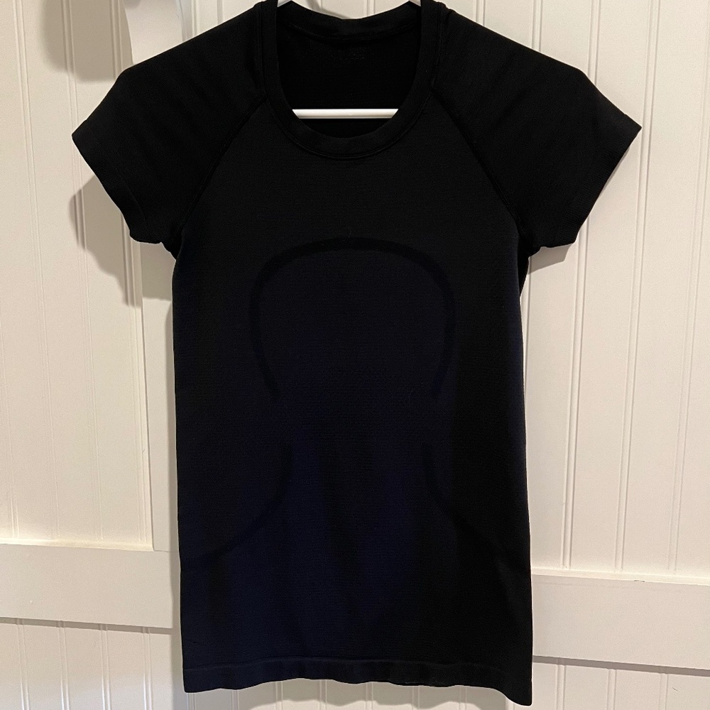 Lululemon Swiftly Tech Short-Sleeve Shirt 2.0 Hip Length size 4
